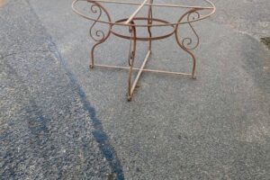 Jídelní stůl Montpelier o 130 cm